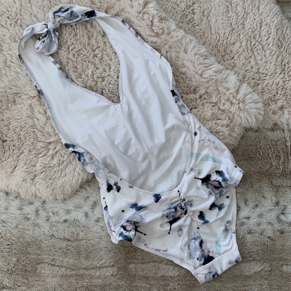 Beautiful boutique 👙 swimsuit - Picture 3 of 6